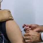 Jovens de 15 a 19 anos podem se vacinar contra HPV até junho de 2026