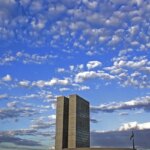Projeto pode permitir que parlamentar acumule aposentadoria e salário
