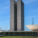 Senado aprova pena maior a quem fornecer drogas ou bebidas a menores