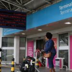 Aéreas flexibilizam remarcação de voos para RJ após operação policial Aéreas flexibilizam remarcação de voos para RJ após operação policial