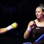 Stefani e Babos vencem russas e se aproximam da semi do WTA Finals